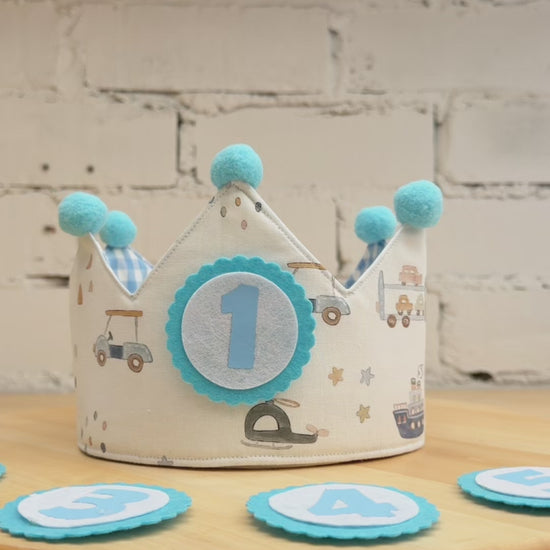 Vídeo de la corona de cumpleaños reversible con estampado de coches